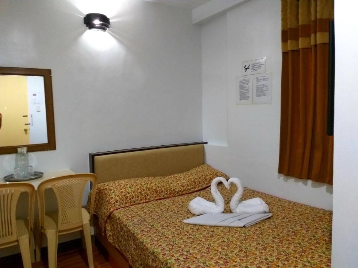 Sola Eleganza Apartelle Quezon City Exteriör bild