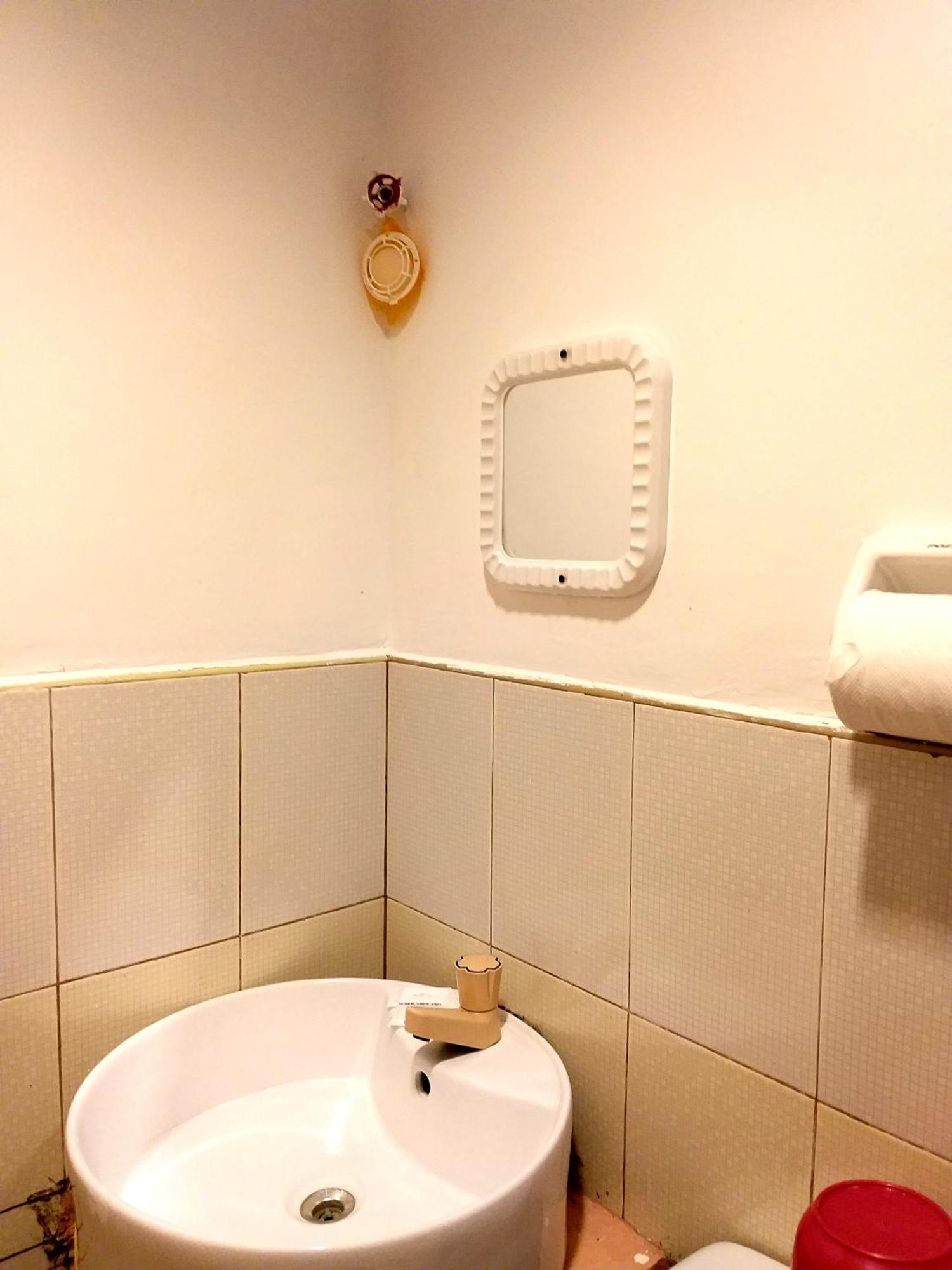 Sola Eleganza Apartelle Quezon City Exteriör bild